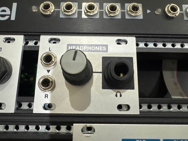 Intellijel Headphones 1U Headphone Out Eurorack Synth Module 2017 - Present - White image 1