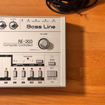 Dinsync RE-303 Roland TB-303 Clone Aluminum Case image 7