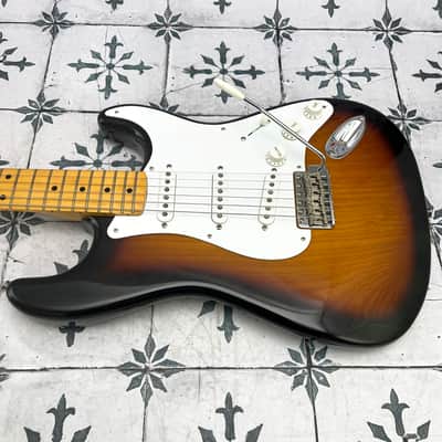 Fender 70th Anniversary American Vintage II '54 Stratocaster • 2-Color Sunburst • 8.25 lb