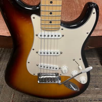 2005 USA Fender Stratocaster Tri-Burst Electric Guitar 7.6 LBS With Gigbag image 1