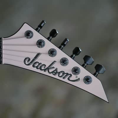 Jackson American Series Virtuoso™, Streaked Ebony Fingerboard - Satin Shell Pink image 2
