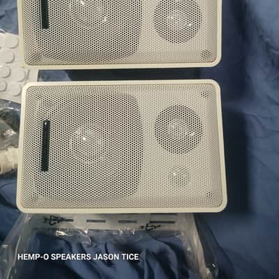 BOOK SHELF INDOOR OUTDOOR SPEAKER PAIR 3WAY BACKGROUND PA CHURCH STEREO SHOP SPEAKERS WITH MOUNTING BRACKETSAND HARDWARE 22KHz RESPONSE image 1