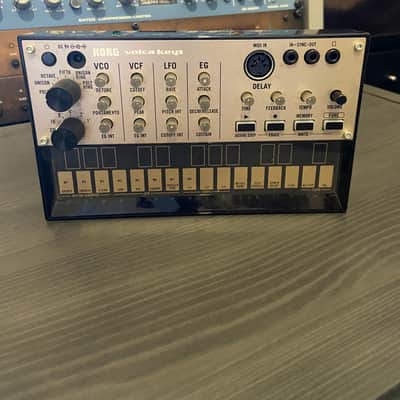 Korg Volca Keys (+ Korg Volca Keys + SEQUENZ case + official power supply