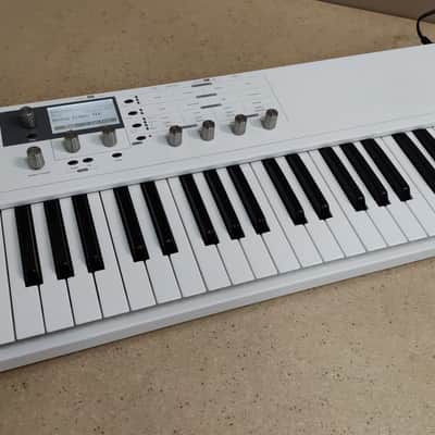 Waldorf Blofeld Keyboard – 49-Key Synth with Bag & Synthcloud Libraries