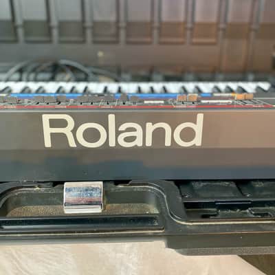 Roland Juno-106 61-Key Programmable Polyphonic Synthesizer With Roland Case - Black image 12