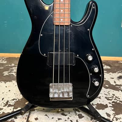 Peavey Forum Bass Guitar black image 1