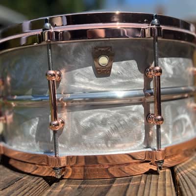 Ludwig LM402AVH Limited Edition Alex Van Halen Signature Supraphonic 6.5x14" 10-Lug Aluminum Snare Drum with Tube Lugs, Copper Hardware 2017 - Raw Aluminum image 2
