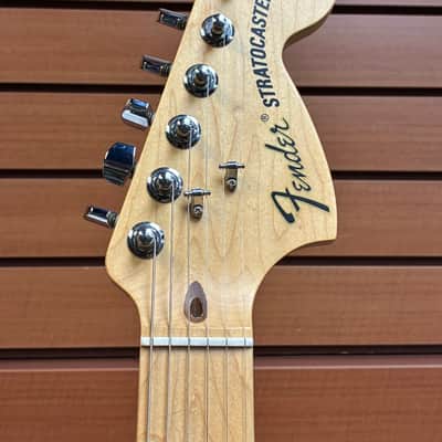 Fender American Special Stratocaster with Maple Fretboard in 2-Color Sunburst 2012 w/Lightweight Case image 13