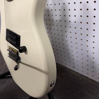 Kramer Baretta Special with Granadillo Fretboard 2010s - Vintage White image 5