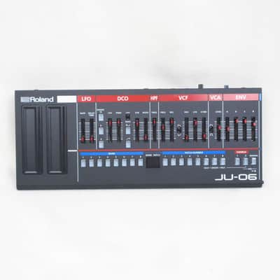 Roland JU-06 "Recreates the legendary JUNO-106 in a compact, book-sized format" [Z1G6774] (03/05) image 5