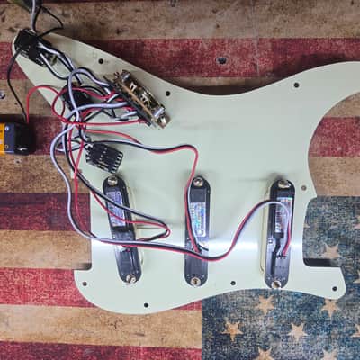 EMG  STRATOCASTER SSS ACTIVE  LOADED PICKGAURD - IVORY / MINT GREEN image 3