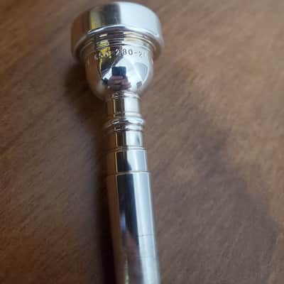 Parke Orchestral 650-280-26 V ワンピース Parke One-Piece 650-280-24 Orchestral V Trumpet Mouthpiece | Reverb