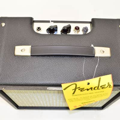 2022 Fender Fender Pro Junior IV SE LTD 15-Watt 1x10" Guitar Combo Amp, Black w/ Footswitch & Cover image 3
