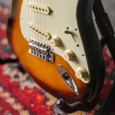 Fender Stratocaster 2015 - 3 color sunburst image 10