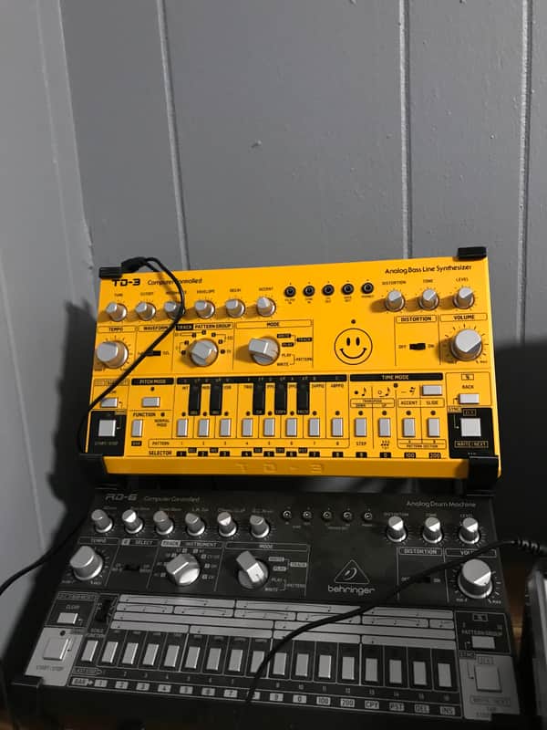 3D Stands BEHRINGER TD3 RD6 STAND - Double Tier 30°& 65° image 1