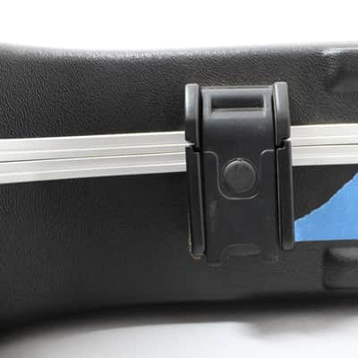 SKB Flying V Molded Case image 11