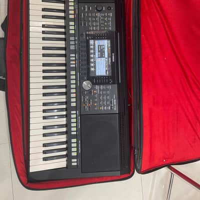 Yamaha PSR-S975 61-Key Arranger Workstation 2010s - Black image 1