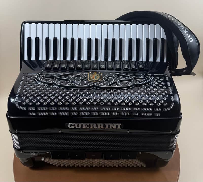 Guerrini Folk Accordion LMMMH– 5 Reeds, No Tone Chamber (Non-Cassotto) – Excellent to Mint Condition image 1