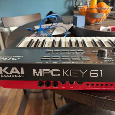 Akai MPC Key 61 and mpc sample like new with boxes and 1000 gig hard drive Standalone Workstation Synthesizer 2022 - Present - Black image 7