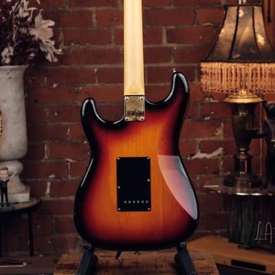 1993 Fender Japan ST-62G Stratocaster – Fujigen Era – Gold Hardware in 3-Tone Sunburst! image 11