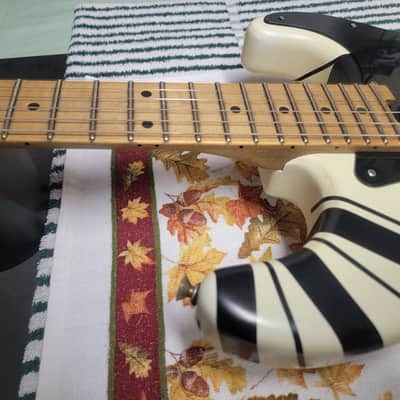 EVH Striped Series '78 Eruption 2022 - Present - Black / White Stripe Relic - WITH EVH CASE image 6