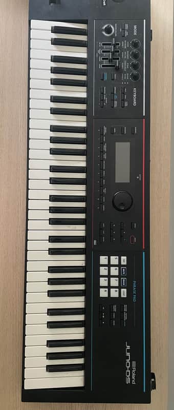 Roland Juno DS61 Synthesizer 2018 - Present Black image 1