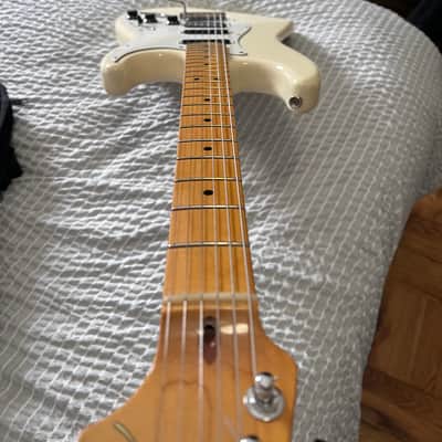 Fender American Professional II Stratocaster HSS with Maple Fretboard 2020 - Present - Olympic White image 4