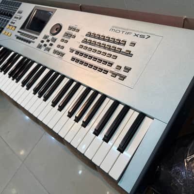 Yamaha Motif XS 7 Production Synthesizer 2000s - Gray image 5