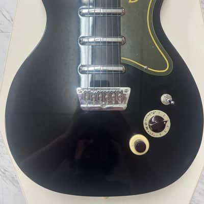 Danelectro 56 U-3 Reissue 1998 - 2004 - Limo Black - In White Coffin Case image 2