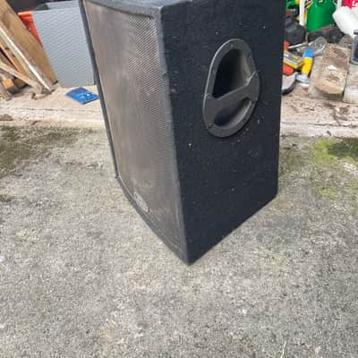 2x Peavey Pro 15 and Stands - Carpeted image 2