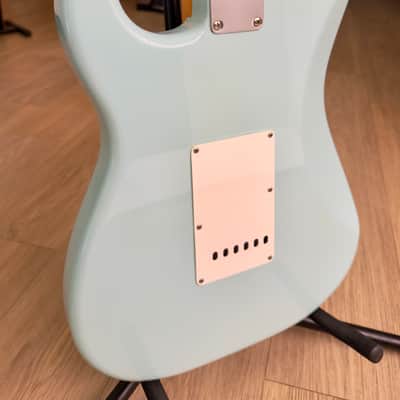 Fender Special Edition Classic Series '60s Stratocaster Lacquer with Matching Headstock, Daphne Blue CS 57/62 PUs, Fender Tweed Case image 17