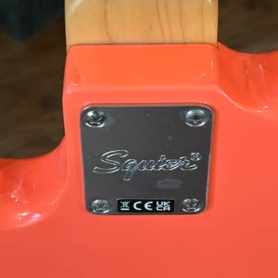 Squier Classic Vibe ‘60s Jazz Bass  2025 - Tahitian Coral / 8lbs. 11.5oz. #ICSE25015391 image 4