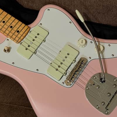 Fender MIJ Junior Collection Jazzmaster with Fender Gigbag - 2025 Model in Satin Shell Pink image 3