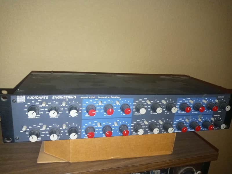 Jim Williams upgrade Audioarts engineering equalizer  4200 - Black and blue face image 1