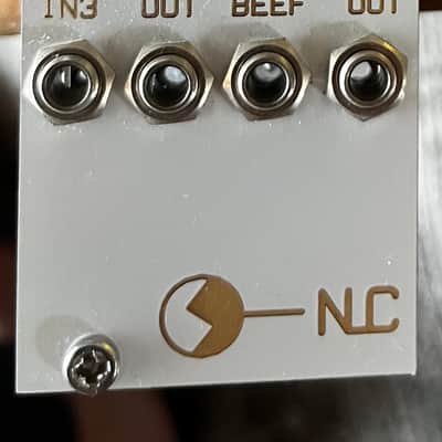 Nonlinearcircuits Mogue 2022 - White image 1