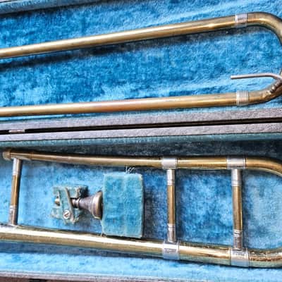 Holton TR602 Trombone with mouthpiece and case, USA. Good condition image 10