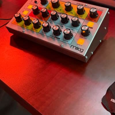 Moog Sirin Analog Messenger of Joy 2019 - Present Silver image 4
