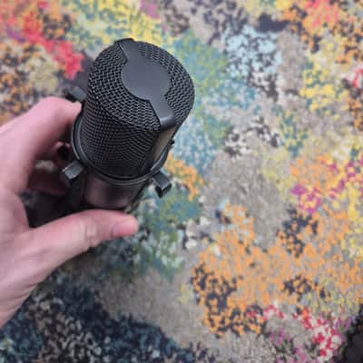 Focusrite Scarlett studio condenser mic image 4