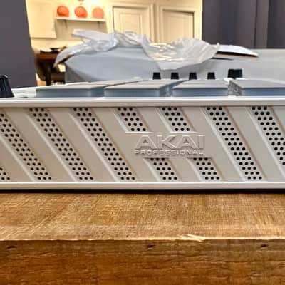Akai MPC Live II Standalone Sampler / Sequencer Retro Edition 2020 - Present - Grey image 6