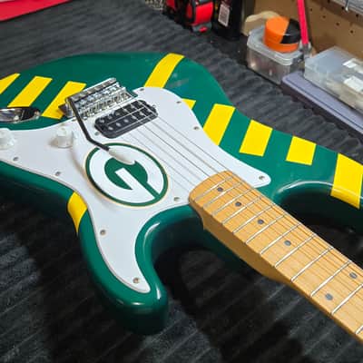 Squier Stratocaster Green and Gold Gridiron Standard Series Stratocaster 1998 image 5