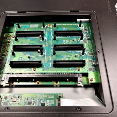 Roland Fantom-XR Rackmount Synthesizer Module *Screen Needs Replacement image 5
