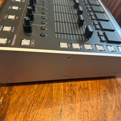 Isla Instruments S2400 Desktop Sampler 2019 - Present - Black image 5