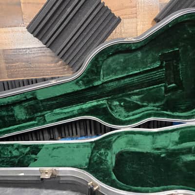 SKB Deluxe Acoustic Guitar Hard Case with Wheels image 3