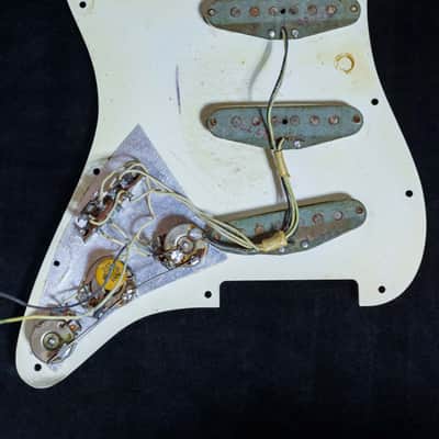 Vintage 70s Fender Stratocaster - Sunburst - USA - 1973 image 12