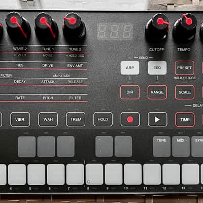 IK Multimedia UNO Analog Synth 2018 - Present - Black image 1
