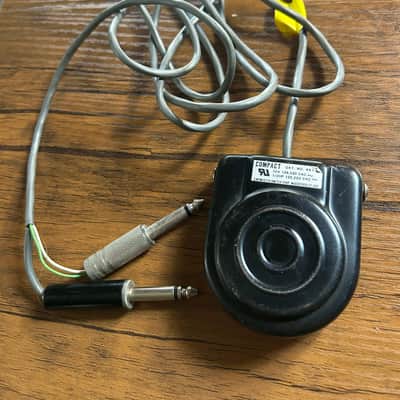 【最終値下げ】Fender Cyber Twin 動作品 フットスイッチ・純正カバー付き FENDER CYBER FOOT SWITCH CONTROLLER DELUXE/ TWIN W/ MIDI CABLE