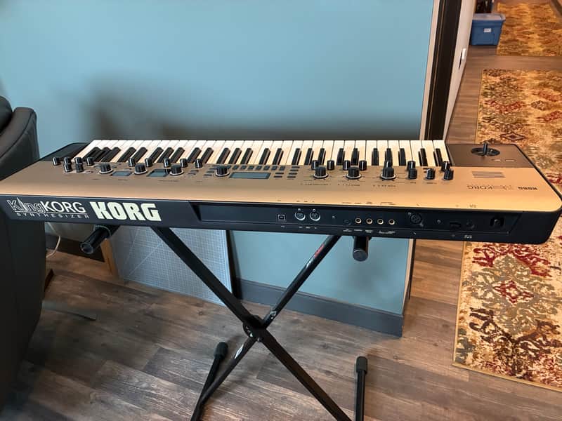 Korg KingKORG 61-Key Analog Modeling Synthesizer 2016 - Black/Tan