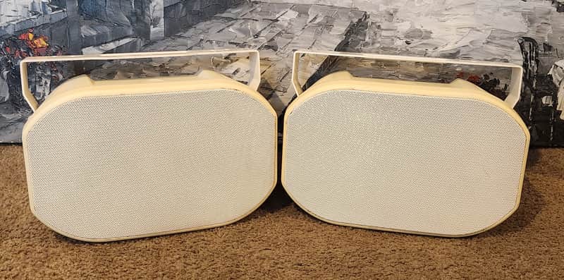 Denon Denon DN205IO 6.5" White 2-Way Passive Indoor/Outdoor Speaker inc Bracket 90s  - White image 1