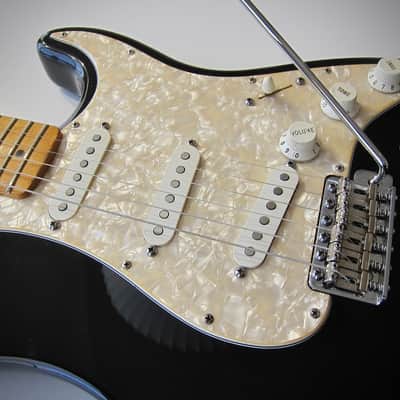 Immagine Fender Deluxe Powerhouse Stratocaster Guitar Dummy Coil Active Electronics Circa-2002-Black - 10