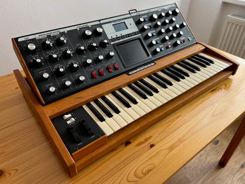 Moog Minimoog Voyager 2002 - Wood image 1